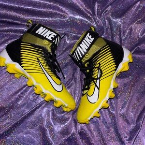 Nike Strike Shark Yellow Football Cleats (Youth)
